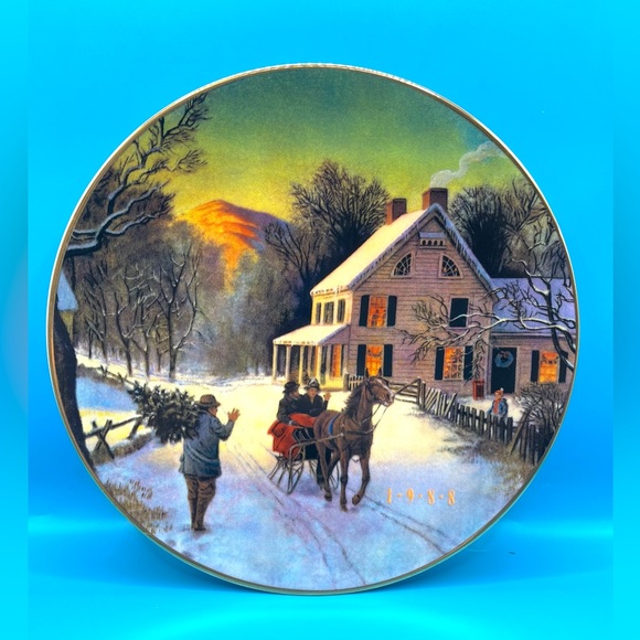 Set of 4 Avon Christmas Plates w/boxes - Picture 5 of 11